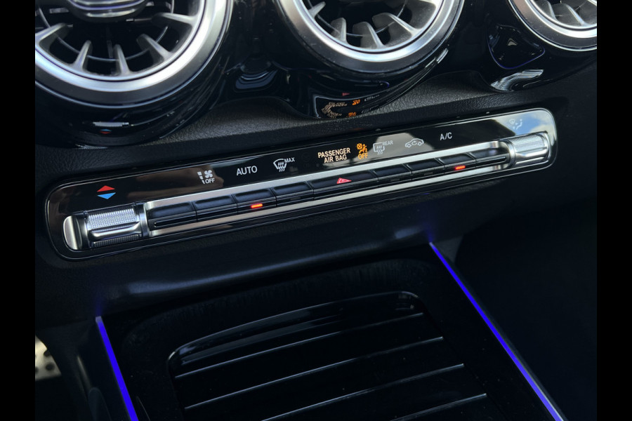 Mercedes-Benz Glb 200 AMG-Line | Pano | Trekhaak | Matrix LED | Memory | Sfeerverlichting