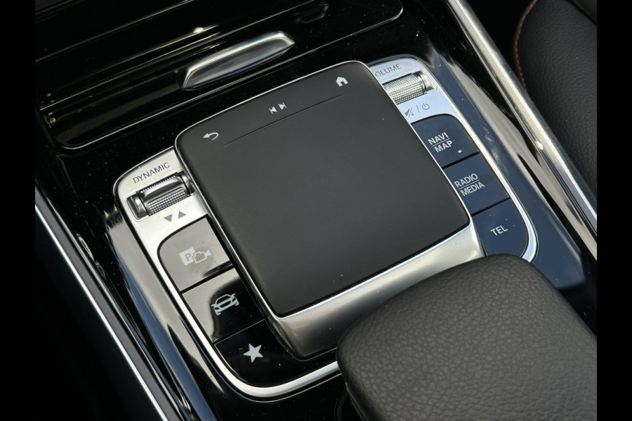 Mercedes-Benz Glb 200 AMG-Line | Pano | Trekhaak | Matrix LED | Memory | Sfeerverlichting
