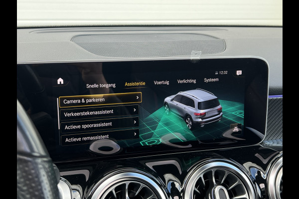 Mercedes-Benz Glb 200 AMG-Line | Pano | Trekhaak | Matrix LED | Memory | Sfeerverlichting