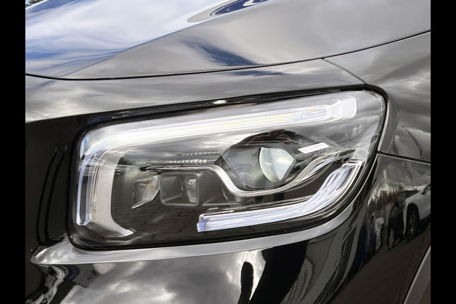 Mercedes-Benz Glb 200 AMG-Line | Pano | Trekhaak | Matrix LED | Memory | Sfeerverlichting