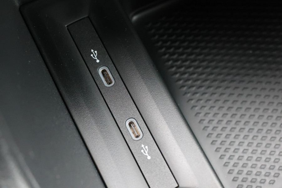 Volkswagen Caddy Cargo 2.0 TDI DSG | Lane Assist | Virtual Cockpit | Camera | CarPlay | Stoelverwarming | LED Koplampen | Sidebars | Spoilerkit | DAB | Fabrieksgarantie | Facelift model | BPM Vrij