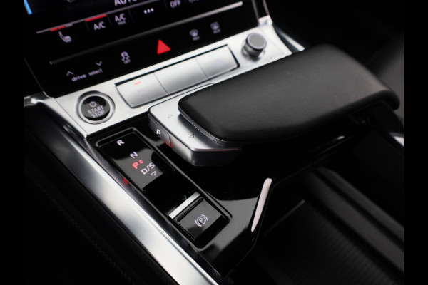 Audi e-tron 55 quattro Advanced edition Plus 95 kWh 408pk | Komt half maart binnen | Parkeersensoren | 21 inch Lichtmetalen velgen | Lederen bekleding