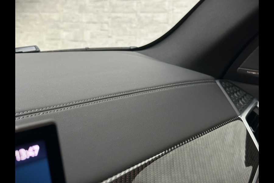 BMW X5 50e M-Sport Pro | M-Stoelen | Carbon | Achterasbesturing | ACC | Panorama | 360 Camera | Soft-Close | Head-Up | M-Gordels | Trekhaak | Harman-Kardon | 22 inch | Individual Leder | Stoelventilatie | Stoelverwarming V+A | Keyless-Entry | Memory | Stuurverwarming | Iconic-Glow | Rij-Assist Pro | Beker Koeling & Verwarming | Zonwering |