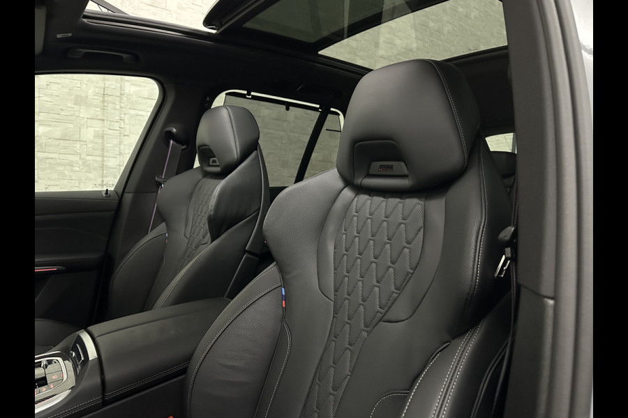BMW X5 50e M-Sport Pro | M-Stoelen | Carbon | Achterasbesturing | ACC | Panorama | 360 Camera | Soft-Close | Head-Up | M-Gordels | Trekhaak | Harman-Kardon | 22 inch | Individual Leder | Stoelventilatie | Stoelverwarming V+A | Keyless-Entry | Memory | Stuurverwarming | Iconic-Glow | Rij-Assist Pro | Beker Koeling & Verwarming | Zonwering |