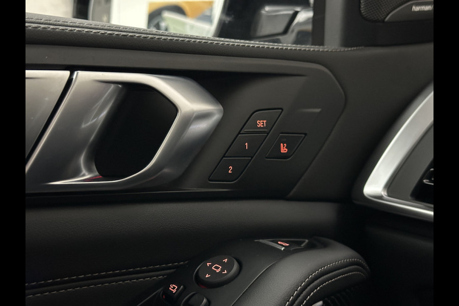 BMW X5 50e M-Sport Pro | M-Stoelen | Carbon | Achterasbesturing | ACC | Panorama | 360 Camera | Soft-Close | Head-Up | M-Gordels | Trekhaak | Harman-Kardon | 22 inch | Individual Leder | Stoelventilatie | Stoelverwarming V+A | Keyless-Entry | Memory | Stuurverwarming | Iconic-Glow | Rij-Assist Pro | Beker Koeling & Verwarming | Zonwering |
