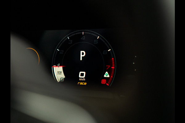 Alfa Romeo Giulia 2.9 V6 Quadrifoglio MY25 | Akrapovic | Carbon stoelen | Harman/Kardon | Facelift | Adapt. cruise
