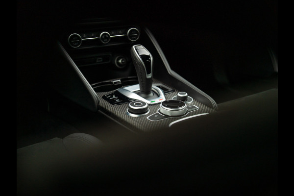 Alfa Romeo Giulia 2.9 V6 Quadrifoglio MY25 | Akrapovic | Carbon stoelen | Harman/Kardon | Facelift | Adapt. cruise