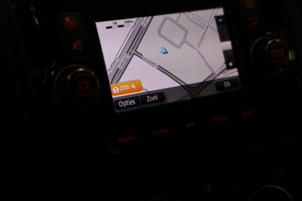 Peugeot Boxer 2.2 BlueHDi 140PK L3/H2 GRIJS CAMERA AIRCO NAVI IMPERIAAL TREKHAAK 3.5t PDC CRUISE LEASE V/A 122,- p.m. INRUIL MOG