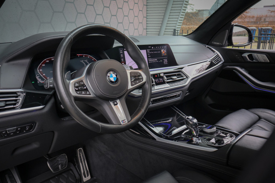 BMW X7 xDrive40i High Executive | 7 ZITS | SKYLOUNGE | ADAPTIVE | LASERLIGHTS | NAPA LEER | TREKHAAK | STOEL & STUURVERWARMING | PRIVAC