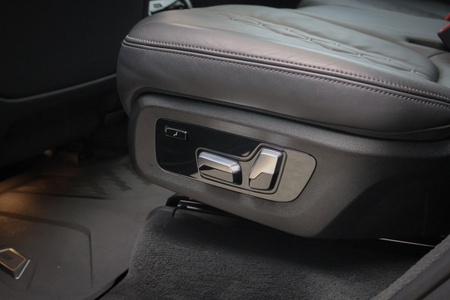 BMW X7 xDrive40i High Executive | 7 ZITS | SKYLOUNGE | ADAPTIVE | LASERLIGHTS | NAPA LEER | TREKHAAK | STOEL & STUURVERWARMING | PRIVAC