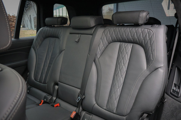BMW X7 xDrive40i High Executive | 7 ZITS | SKYLOUNGE | ADAPTIVE | LASERLIGHTS | NAPA LEER | TREKHAAK | STOEL & STUURVERWARMING | PRIVAC