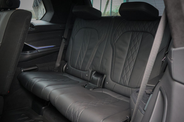 BMW X7 xDrive40i High Executive | 7 ZITS | SKYLOUNGE | ADAPTIVE | LASERLIGHTS | NAPA LEER | TREKHAAK | STOEL & STUURVERWARMING | PRIVAC