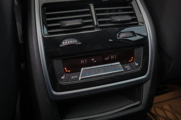BMW X7 xDrive40i High Executive | 7 ZITS | SKYLOUNGE | ADAPTIVE | LASERLIGHTS | NAPA LEER | TREKHAAK | STOEL & STUURVERWARMING | PRIVAC