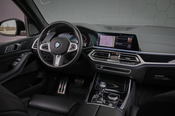 BMW X7 xDrive40i High Executive | 7 ZITS | SKYLOUNGE | ADAPTIVE | LASERLIGHTS | NAPA LEER | TREKHAAK | STOEL & STUURVERWARMING | PRIVAC