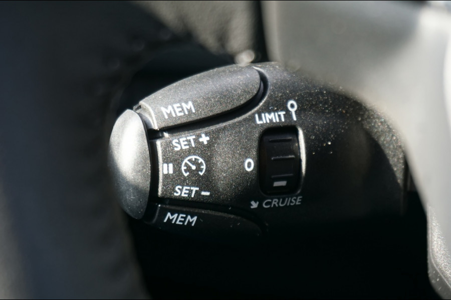 Peugeot 208 100PK Allure Pack AUTOMAAT | NAVI | LUXE