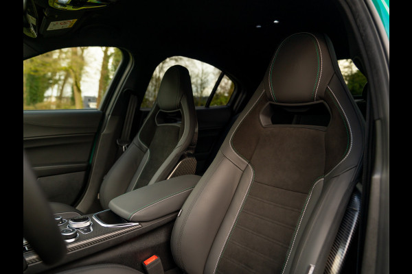 Alfa Romeo Giulia 2.9 V6 Quadrifoglio MY26 | Carbon dak | Akrapovic | Carbon stoelen | Facelift