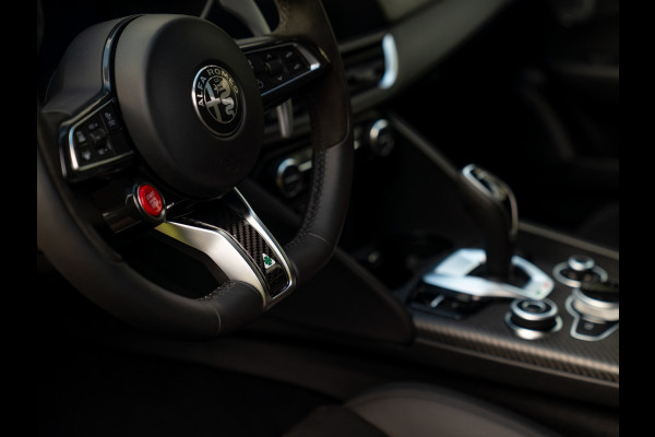 Alfa Romeo Giulia 2.9 V6 Quadrifoglio MY26 | Carbon dak | Akrapovic | Carbon stoelen | Facelift