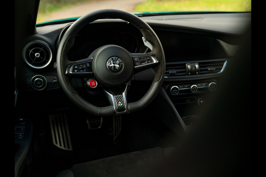 Alfa Romeo Giulia 2.9 V6 Quadrifoglio MY26 | Carbon dak | Akrapovic | Carbon stoelen | Facelift
