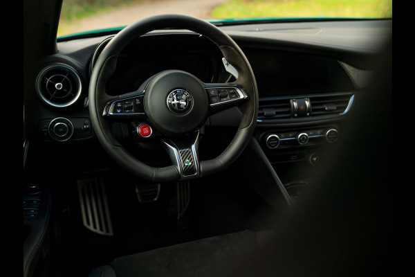 Alfa Romeo Giulia 2.9 V6 Quadrifoglio MY26 | Carbon dak | Akrapovic | Carbon stoelen | Facelift