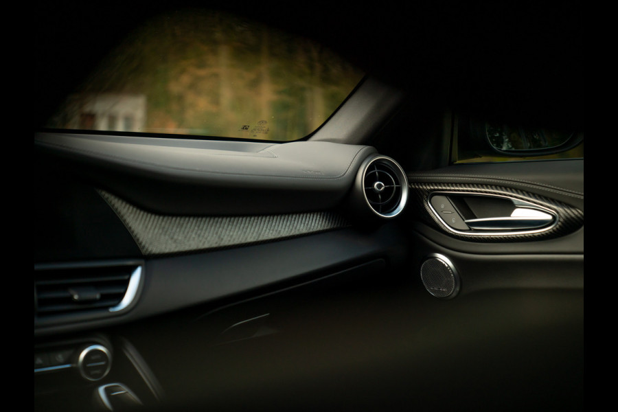 Alfa Romeo Giulia 2.9 V6 Quadrifoglio MY26 | Carbon dak | Akrapovic | Carbon stoelen | Facelift