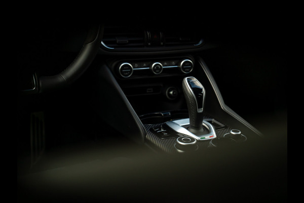 Alfa Romeo Giulia 2.9 V6 Quadrifoglio MY26 | Carbon dak | Akrapovic | Carbon stoelen | Facelift