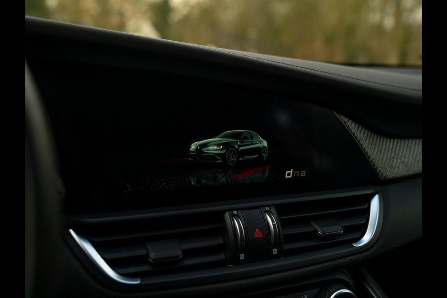Alfa Romeo Giulia 2.9 V6 Quadrifoglio MY26 | Carbon dak | Akrapovic | Carbon stoelen | Facelift