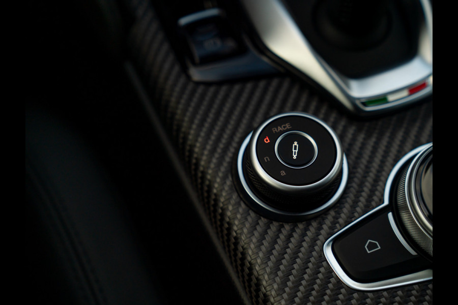 Alfa Romeo Giulia 2.9 V6 Quadrifoglio MY26 | Carbon dak | Akrapovic | Carbon stoelen | Facelift