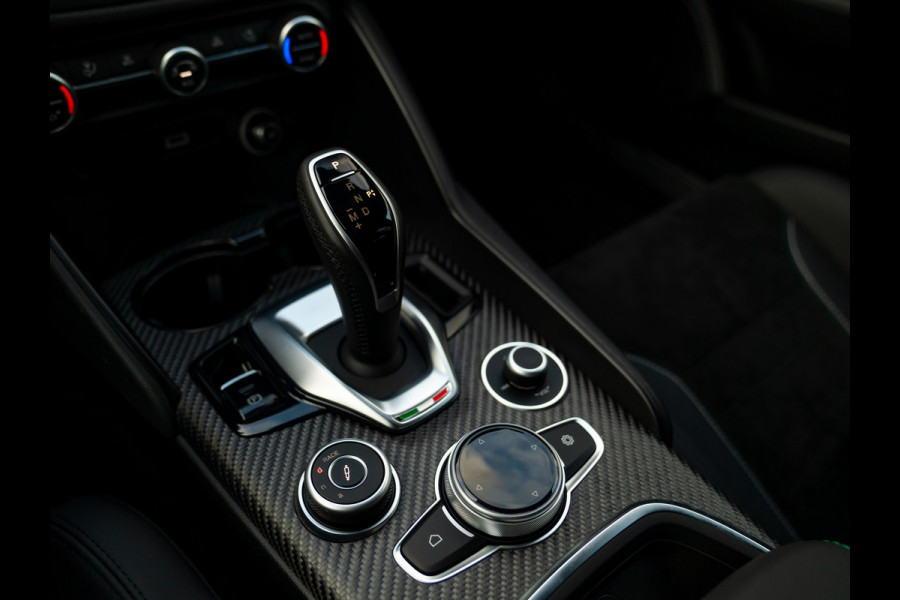 Alfa Romeo Giulia 2.9 V6 Quadrifoglio MY26 | Carbon dak | Akrapovic | Carbon stoelen | Facelift