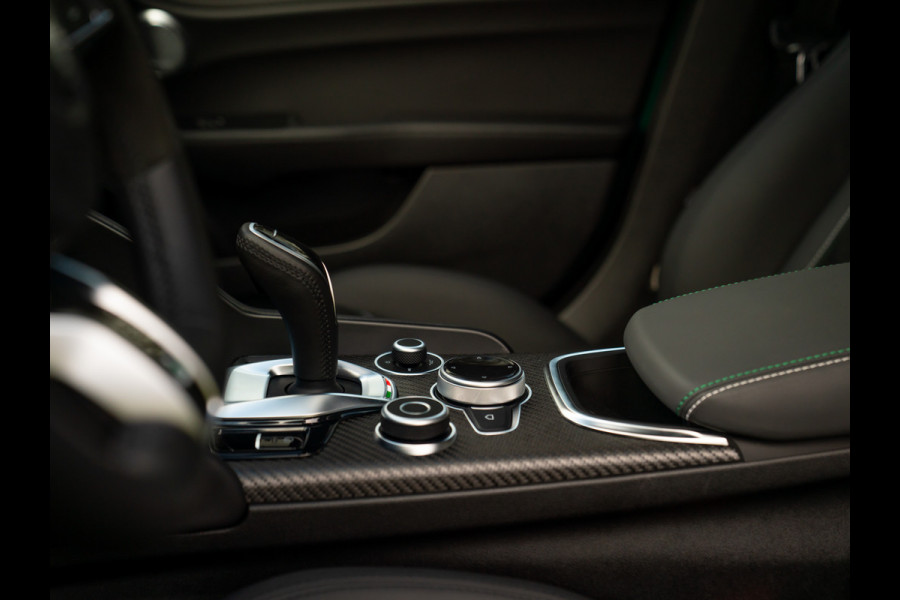 Alfa Romeo Giulia 2.9 V6 Quadrifoglio MY26 | Carbon dak | Akrapovic | Carbon stoelen | Facelift