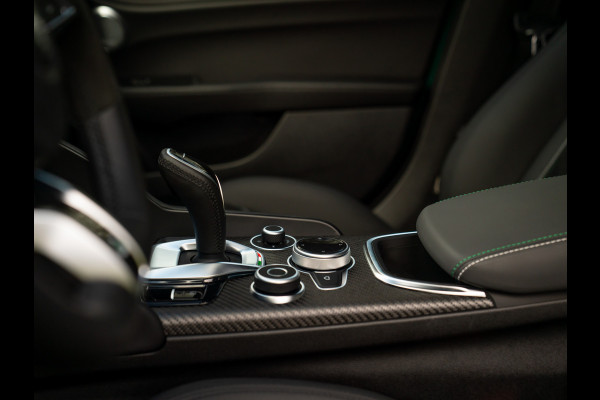 Alfa Romeo Giulia 2.9 V6 Quadrifoglio MY26 | Carbon dak | Akrapovic | Carbon stoelen | Facelift