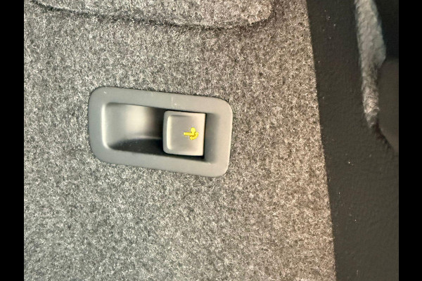 Škoda Karoq 1.5 TSI ACT Sportline Business 150pk | Wegklapbare trekhaak | Navigatie via APP | Verlengde garantie | Verwambare stoelen voor en achter