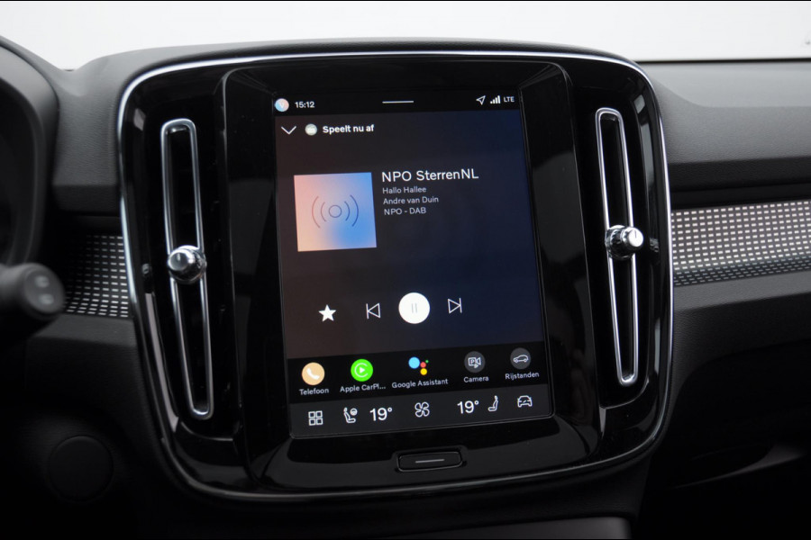 Volvo EX40 252PK Single Motor Extended Range 82 kWh Plus / Lounge Pakket / Extra getint glas / 360 Camera / 20'' velgen / Panoramadak / Zwart dak