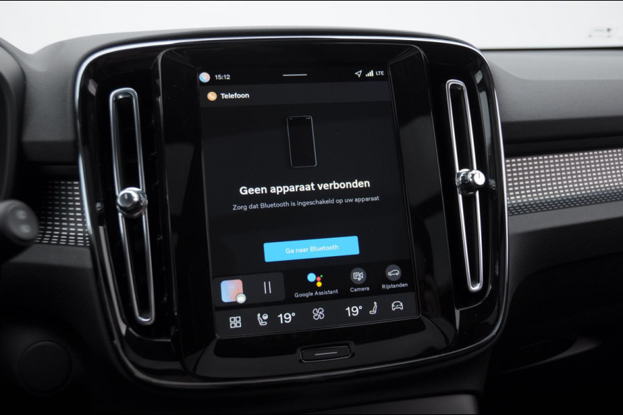 Volvo EX40 252PK Single Motor Extended Range 82 kWh Plus / Lounge Pakket / Extra getint glas / 360 Camera / 20'' velgen / Panoramadak / Zwart dak