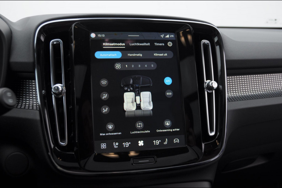 Volvo EX40 252PK Single Motor Extended Range 82 kWh Plus / Lounge Pakket / Extra getint glas / 360 Camera / 20'' velgen / Panoramadak / Zwart dak