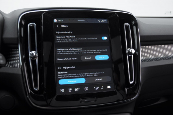 Volvo EX40 252PK Single Motor Extended Range 82 kWh Plus / Lounge Pakket / Extra getint glas / 360 Camera / 20'' velgen / Panoramadak / Zwart dak