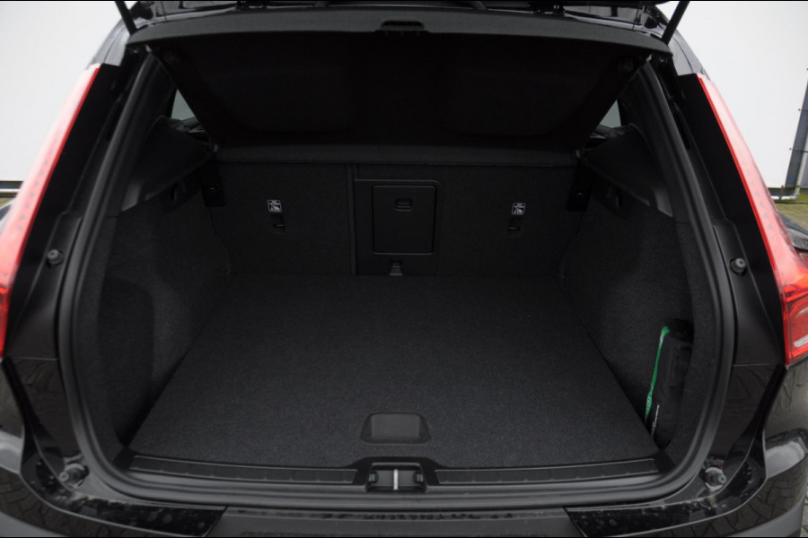 Volvo EX40 252PK Automaat Single Ext. Range Core Business / Driver Assist / Adaptieve cruise control / BLIS / Stoel - en stuurwielverwarming / Pakeersensoren met camera / Apple carplay /