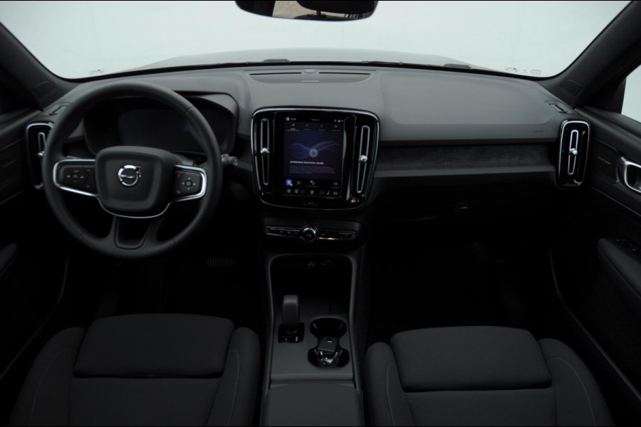 Volvo EX40 252PK Automaat Single Ext. Range Core Business / Driver Assist / Adaptieve cruise control / BLIS / Stoel - en stuurwielverwarming / Pakeersensoren met camera / Apple carplay /