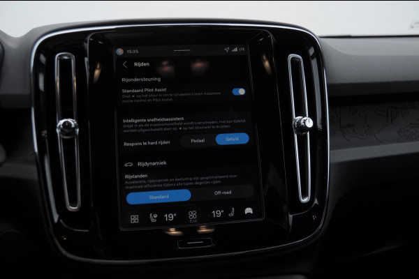 Volvo EX40 252PK Automaat Single Ext. Range Core Business / Driver Assist / Adaptieve cruise control / BLIS / Stoel - en stuurwielverwarming / Pakeersensoren met camera / Apple carplay /
