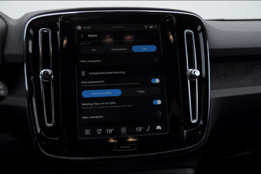 Volvo EX40 252PK Automaat Single Ext. Range Core Business / Driver Assist / Adaptieve cruise control / BLIS / Stoel - en stuurwielverwarming / Pakeersensoren met camera / Apple carplay /