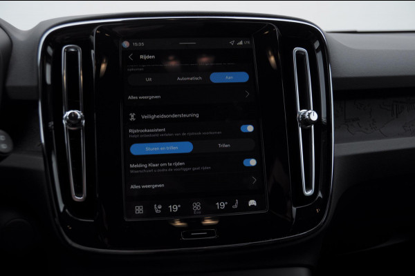 Volvo EX40 252PK Automaat Single Ext. Range Core Business / Driver Assist / Adaptieve cruise control / BLIS / Stoel - en stuurwielverwarming / Pakeersensoren met camera / Apple carplay /