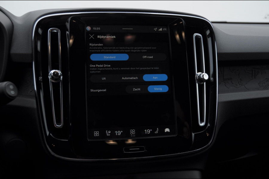 Volvo EX40 252PK Automaat Single Ext. Range Core Business / Driver Assist / Adaptieve cruise control / BLIS / Stoel - en stuurwielverwarming / Pakeersensoren met camera / Apple carplay /