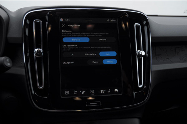 Volvo EX40 252PK Automaat Single Ext. Range Core Business / Driver Assist / Adaptieve cruise control / BLIS / Stoel - en stuurwielverwarming / Pakeersensoren met camera / Apple carplay /