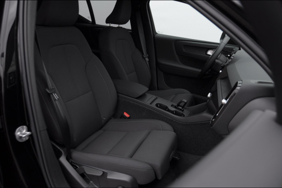 Volvo EX40 252PK Automaat Single Ext. Range Core Business / Driver Assist / Adaptieve cruise control / BLIS / Stoel - en stuurwielverwarming / Pakeersensoren met camera / Apple carplay /