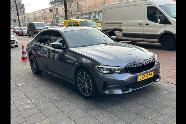 BMW 3-serie 330i High Executive Aut Leer Navi Carplay