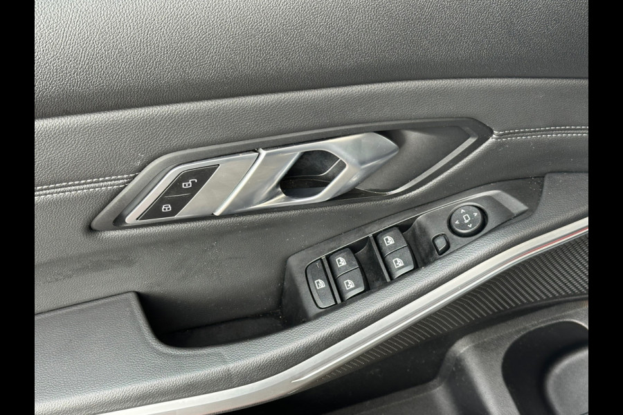 BMW 3-serie 330i High Executive Aut Leer Navi Carplay