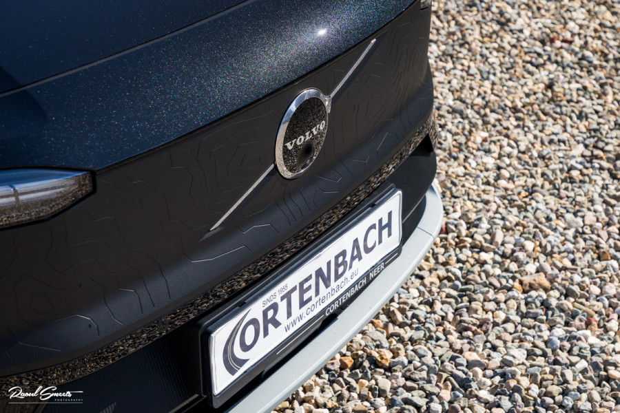 Volvo EX30 Cross Country Twin Motor Performance Ultra 69 kWh | Nieuw | Adaptieve cruise | Panorama dak | Harman Kardon | Memory | Blis |