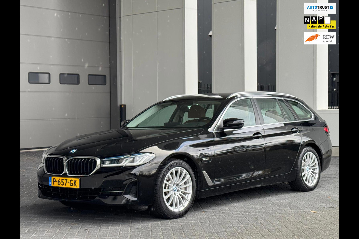 BMW 5 Serie Touring 520e Business Edition Plus, lederen sportinterieur, elect bedienbare trekhaak, 1 e eigenaar, NL auto met nap