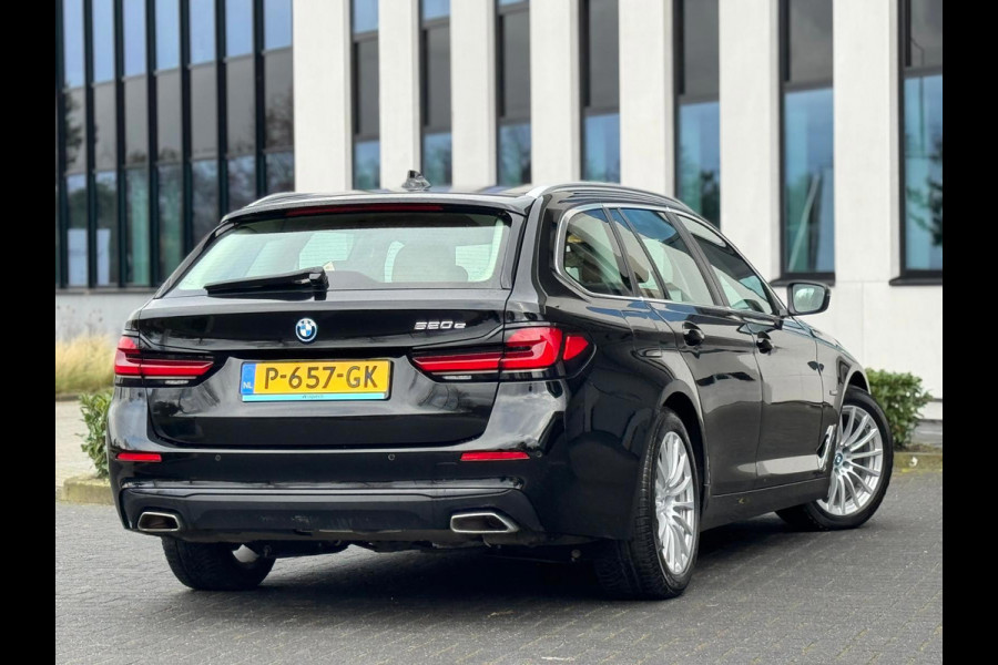 BMW 5 Serie Touring 520e Business Edition Plus, lederen sportinterieur, elect bedienbare trekhaak, 1 e eigenaar, NL auto met nap