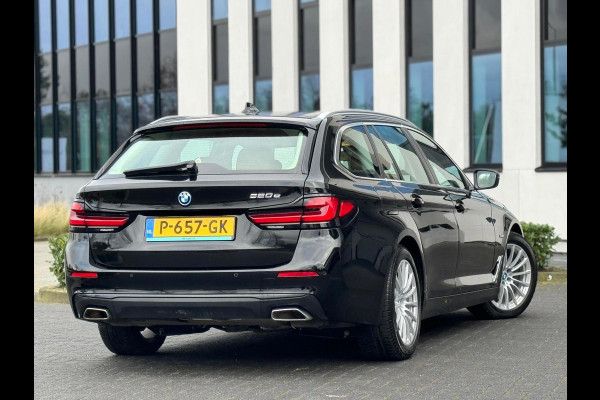 BMW 5 Serie Touring 520e Business Edition Plus, lederen sportinterieur, elect bedienbare trekhaak, 1 e eigenaar, NL auto met nap