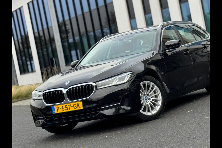 BMW 5 Serie Touring 520e Business Edition Plus, lederen sportinterieur, elect bedienbare trekhaak, 1 e eigenaar, NL auto met nap